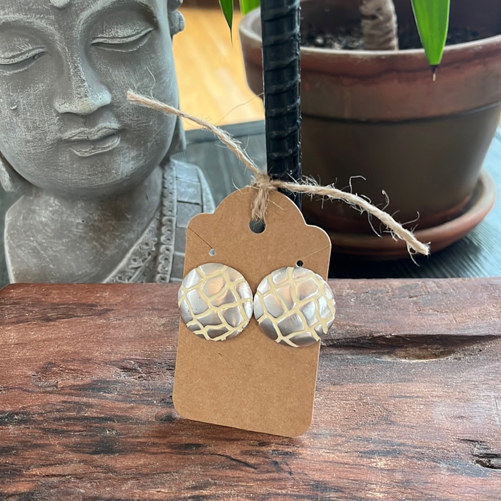 Vintage silver metal with ivory round earrings